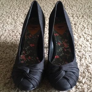 Black rocket dog heels